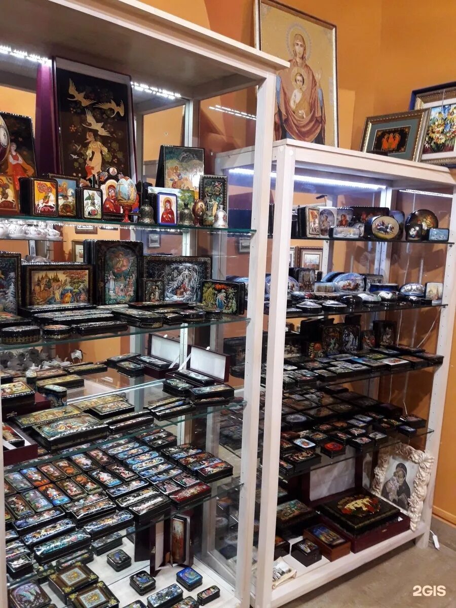 4 сувениры. 4 сувениры. 4 сувениры. Магазин подарков гостином дворе. Фарфоровые дельфины.