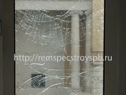 Разбитое стекло в шкафу