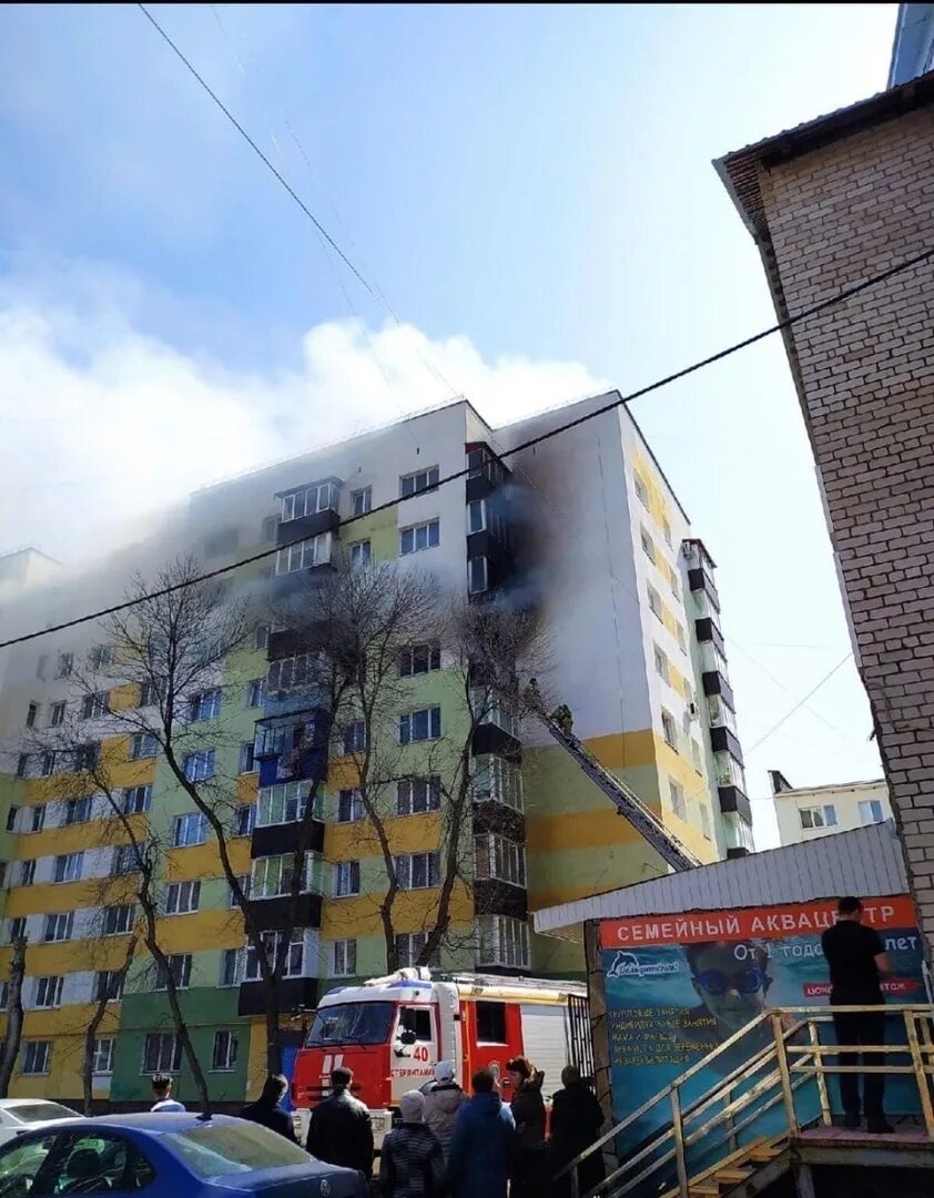 Горящее здание. Пожар проспект октября. Колхозный рынок уфа пожар. 04. В уфе пожар 11 апреля 2021.