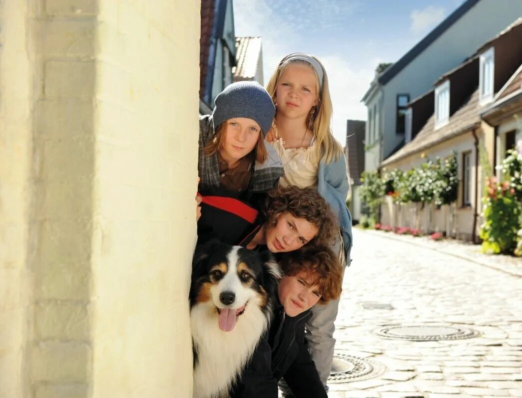 Пятеро друзей квирин оеттл. Пятеро друзей fünf freunde 2012. Пятеро друзей 2012. Юстус шлингенсипен. Пятеро друзей и долина динозавров.