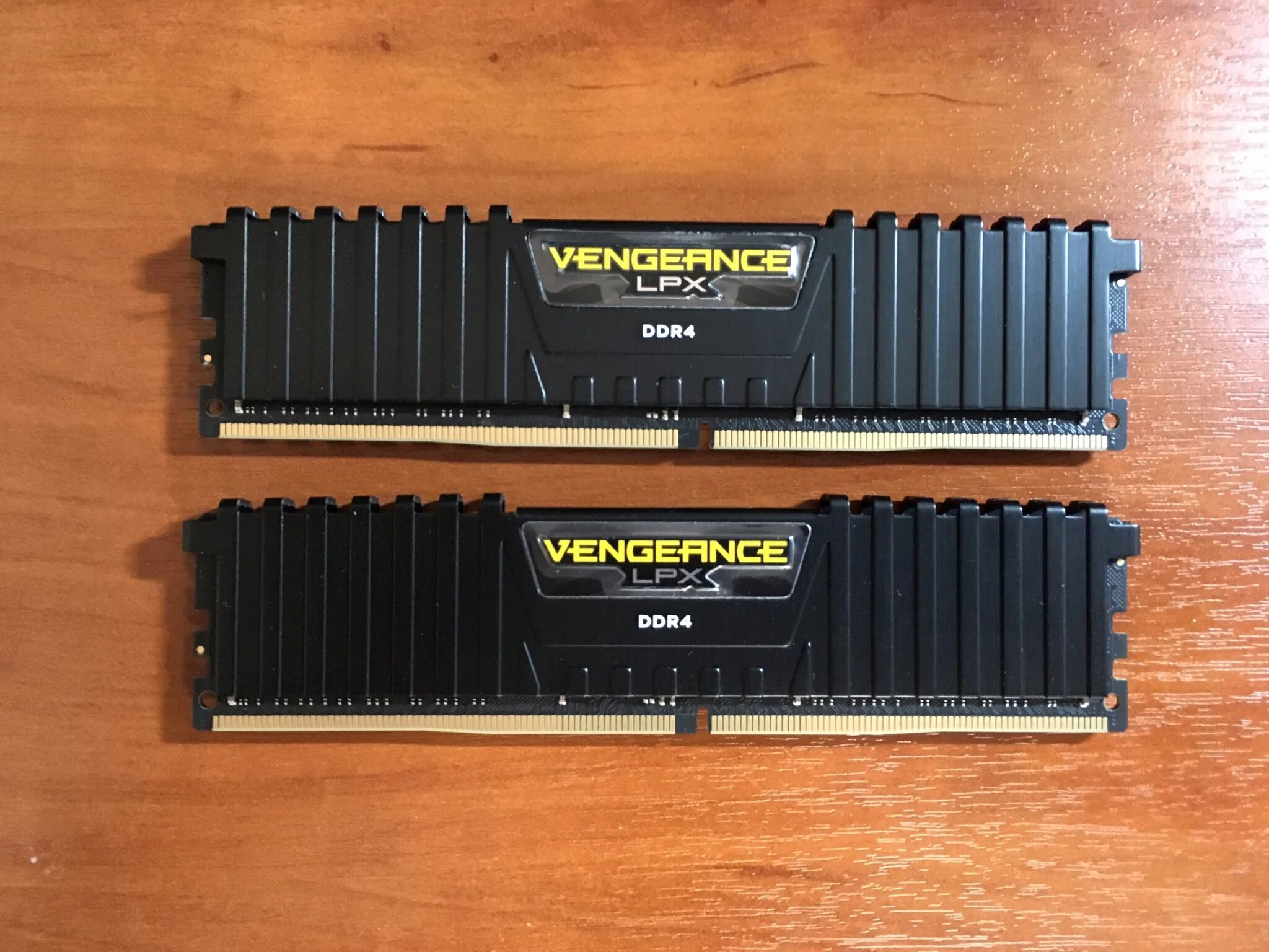 Память corsair vengeance lpx. Оперативная память Corsair Vengeance 3000mhz. Ddr4 Corsair Vengeance LPX 16гб (2*8) 3000 MHZ. Corsair LPX 3000mhz. Оперативная память ddr4 8gb Corsair 2400mhz.