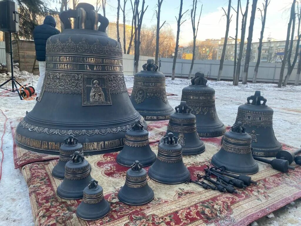 Показать копию колокола кафедрального собора в один кг в москве. 12 колоколов. Похоронный колокол гриб. Размеры колоколов. 12 колоколов.