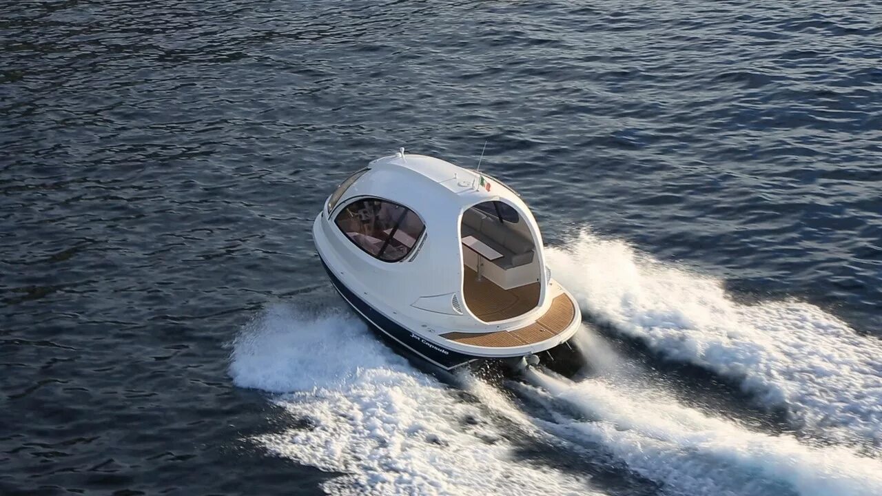 Самая маленькая лодка в мире краткое содержание. Мини яхта Jet Capsule. Jet Capsule Mini Luxury Yacht.. Катер Jet Boat. Небольшая моторная яхта.