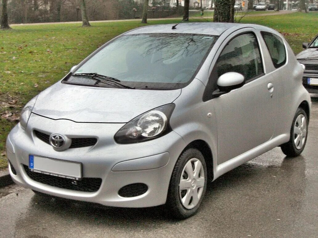 Toyota yaris xp9. Toyota yaris 2. Тойота айкью. Тойота малолитражка 4вд. Toyota aygo.