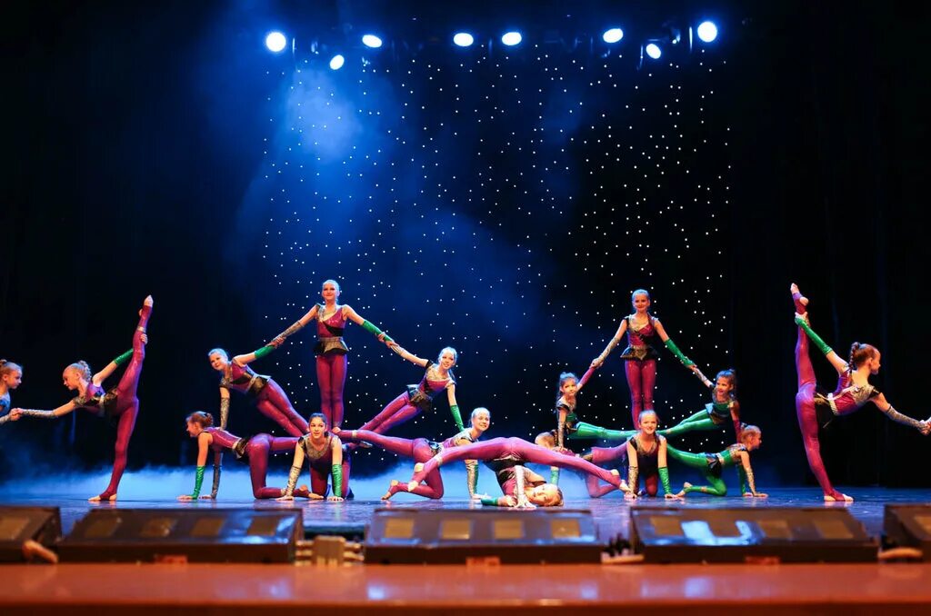 командная гимнастика гимнастика. акробатика команды. акробатика команды. спортивная акробатика юноши. «спортивная гимнастика и акробатика» фролов сергей петрович.