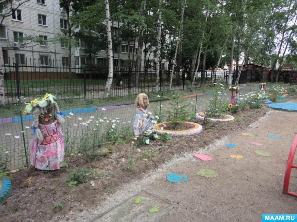 В детском саду 13 мальчиков. Ёлочки в ДОУ на участке летом. Оформление летней площадки в школе. Игра «весёлые Полянки».