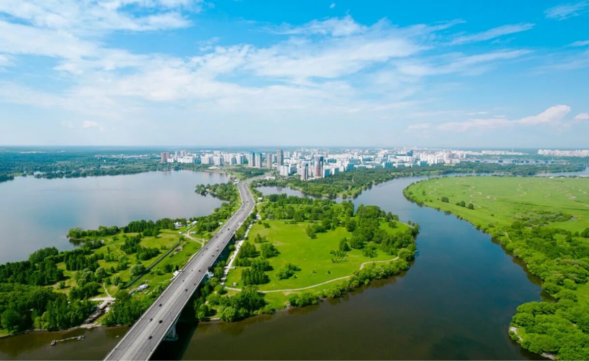 Россия москва строгино. Мост Щукино Строгино. Строгинская Пойма парк. Строгино река. Щукинский полуостров в Строгино.