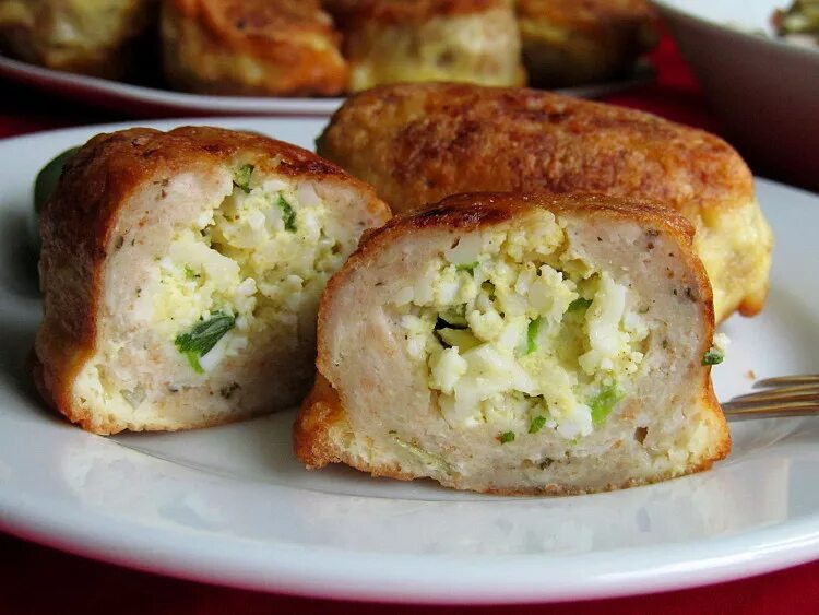 Можно добавить в котлеты молоко. Куриные котлеты птичье молоко. зразы куриные с сыром. куриные зразы с яйцом и сыром. зраза из куринного филе.
