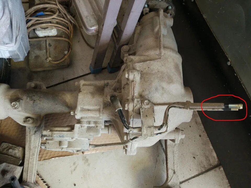 Сапун на коробке автомат тойота а240е. Где находится сапун акпп. Где находится сапун акпп. Акпп тойота камри 3. Сапун акпп af17.