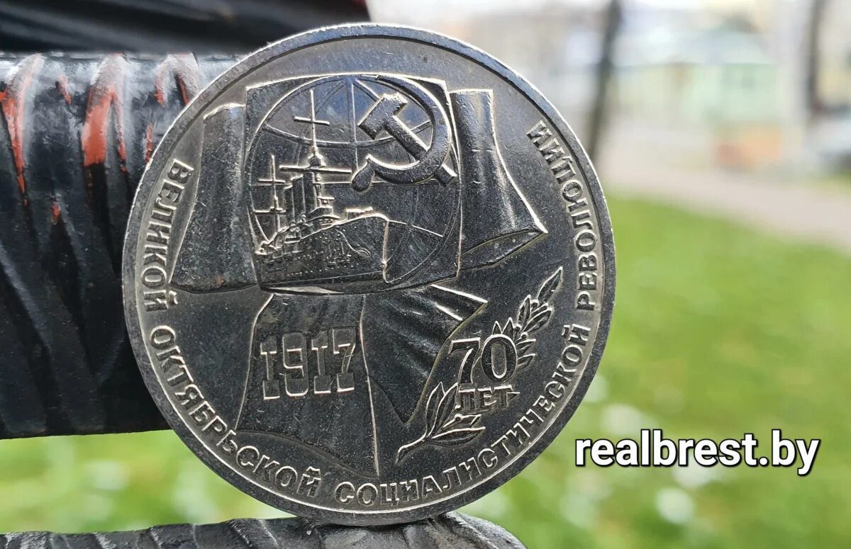 Юбилейные монеты. Чеканка монет. Чеканка монет на Монетном дворе. Русские юбилейные монеты.