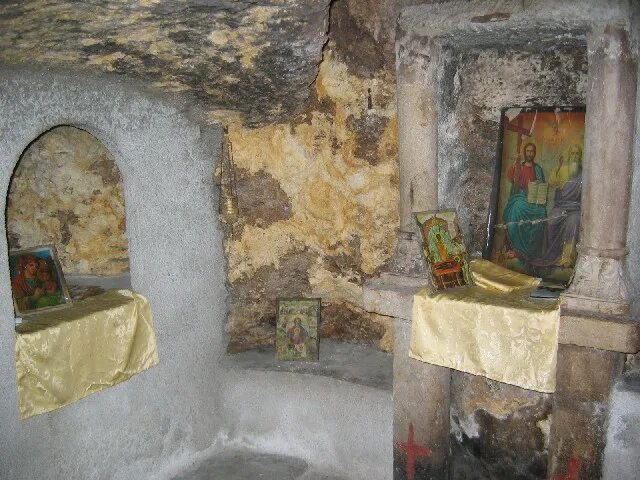 Дом праведных. Эйн-керем. Дом праведных. Дом праведных. Колодец иоанна.