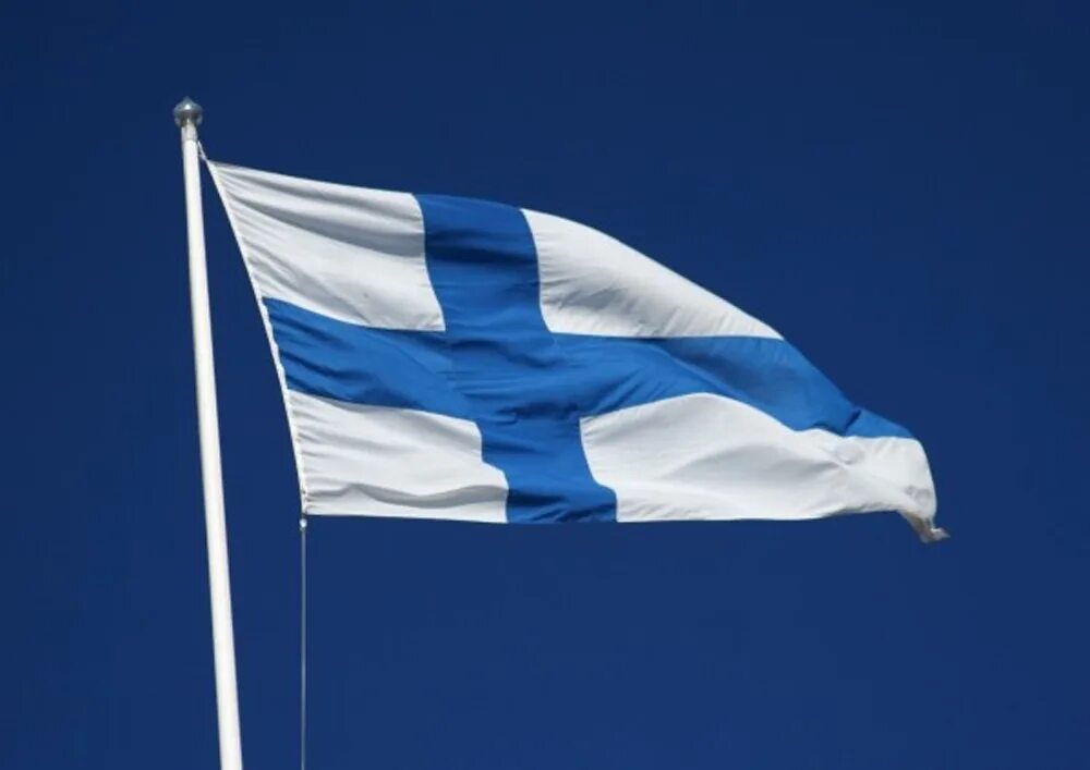 Флаг Финляндии 2022. Флаг Финляндии 150. Финляндия флагшток. Бело синий флаг.