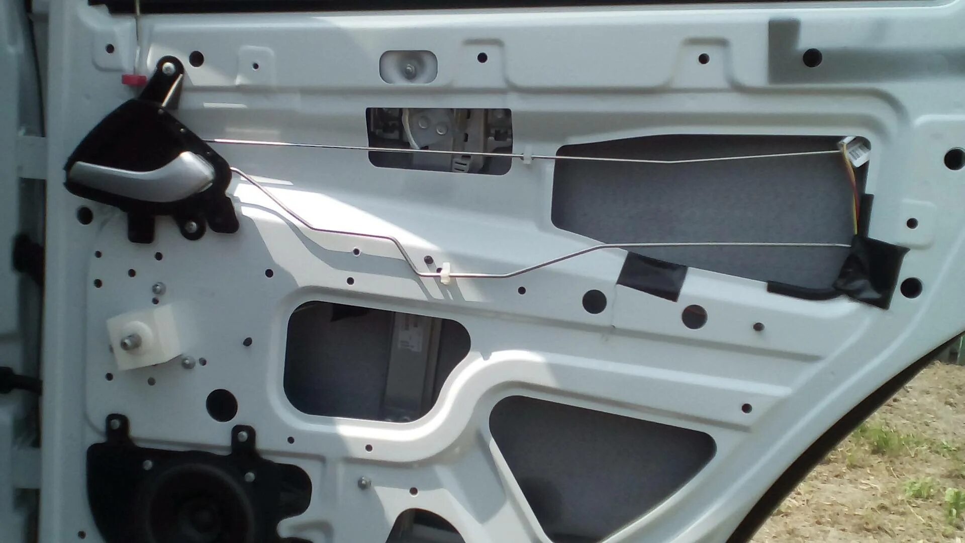 Обшивка задней двери форд фокус 2. Дверной проём ваз 2110. Дверь vw passat b4 схема. Ауди а3 задняя боковая дверь. Дверь ваз 2114 2115 передняя.