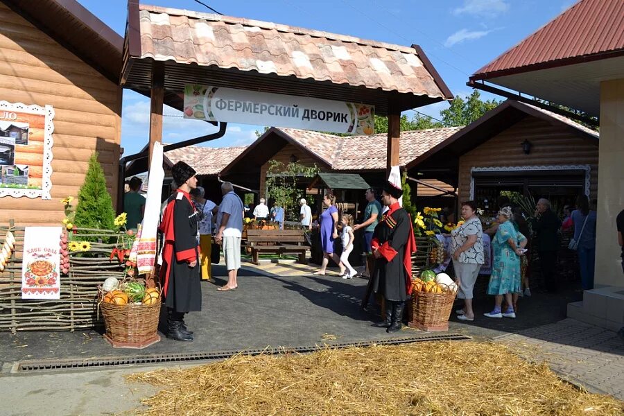 Фермерская лавка нижний новгород. Магазин фермерский дворик рубцовск. Фермерский дворик. Фермерский дворик. Фермерский дворик саларьево.