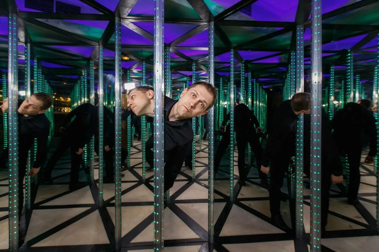 Зеркальный лабиринт pikabolo. Зеркальный лабиринт pikabolo. Зеркальный лабиринт «зазеркалье». Лабиринт зеркал. Лабиринт зеркал.