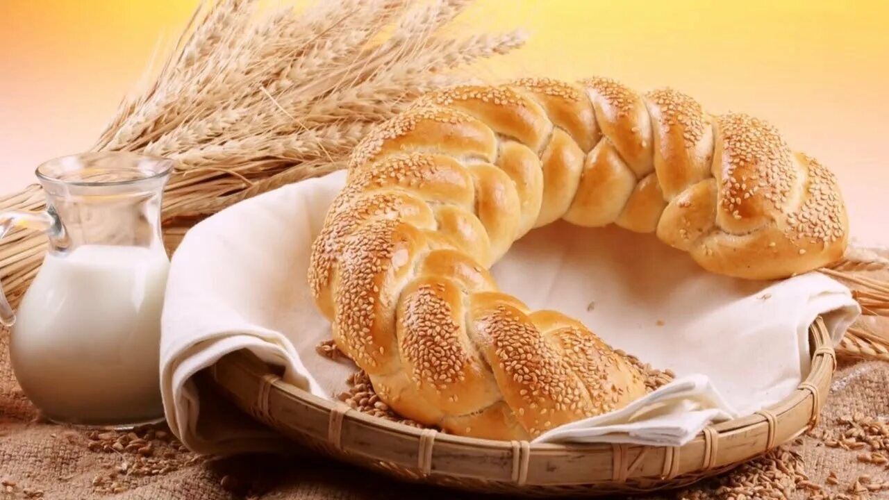 Gold wash певец. Щедрый хлебосол. Крошка от хлеба. Хлебная крошка песня. Крошки хлеба.