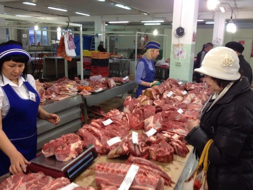 Покупать мясо на рынке