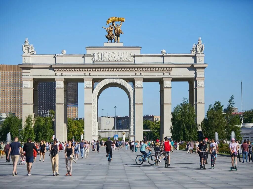 Арка ВДНХ. Парк ВДНХ Москва. ВДНХ В Москве обзорная экскурсия. Главная арка ВДНХ. Вднх ии