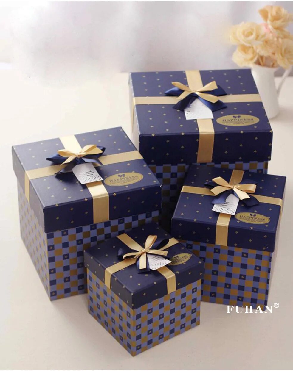 подарочная коробка. подарок. подарочные коробки. подарок в четыре года. подарок в четыре года.