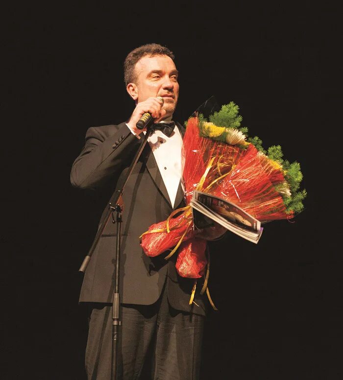 профессия дирижер. руководитель музыкального коллектива. ансамбль бис-квит санкт-петербург состав. государственный академический русский народный ансамбль «россия». анатолий оселков дирижёр.