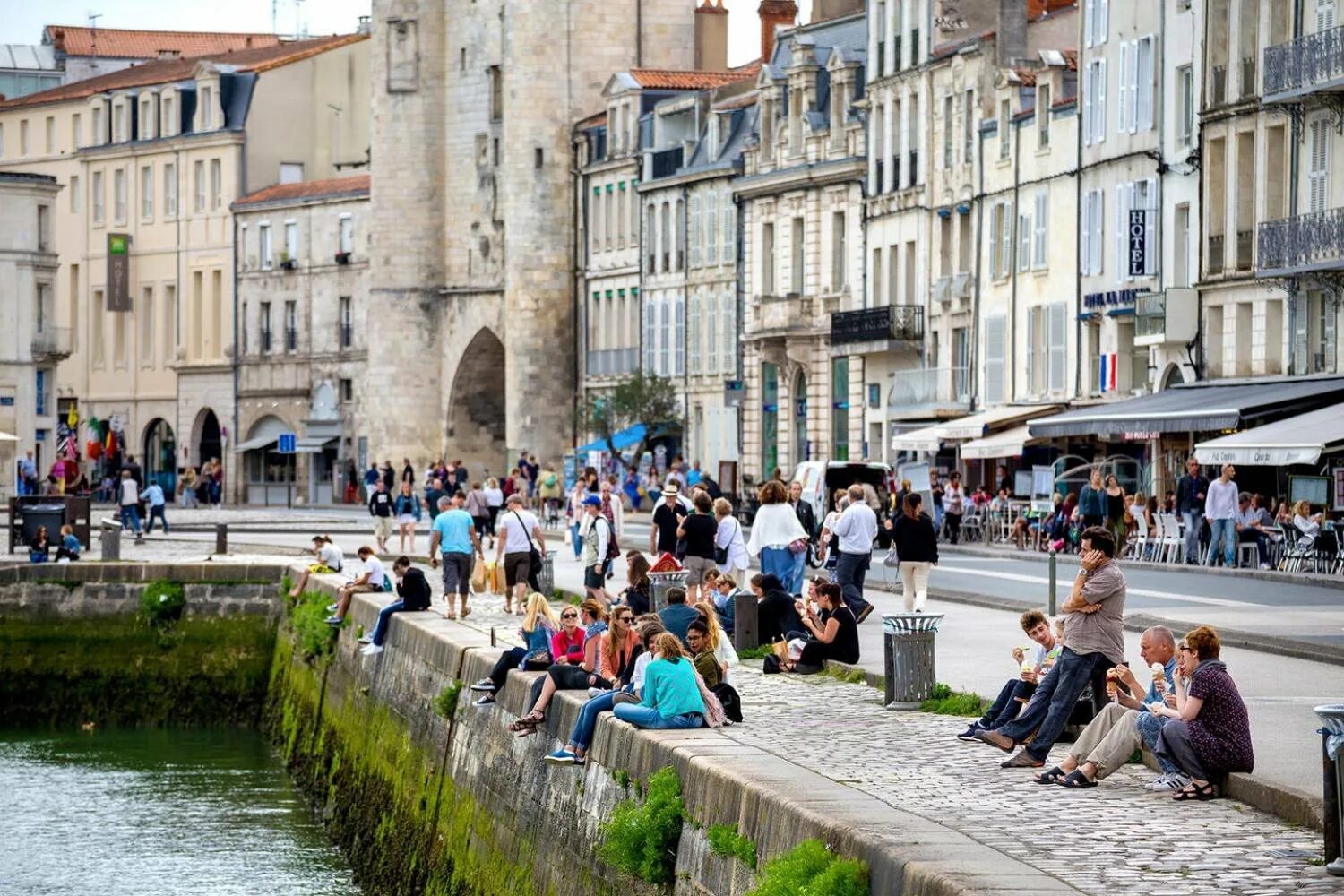 La rochelle. Ла-Рошель Франция. Ля Рошель город во Франции. Ла-Рошель Франция достопримечательности. Ла Рошель крепость во Франции.