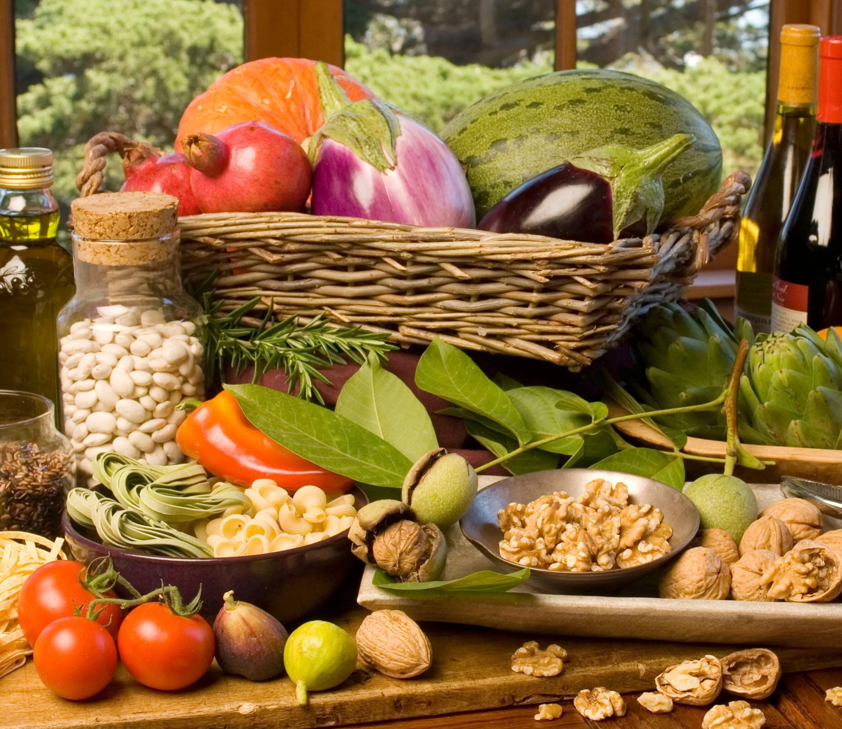 Продукты на растительной основе. Продукты питания. Растительная пища. Изобилие продуктов. Растительные продукты.