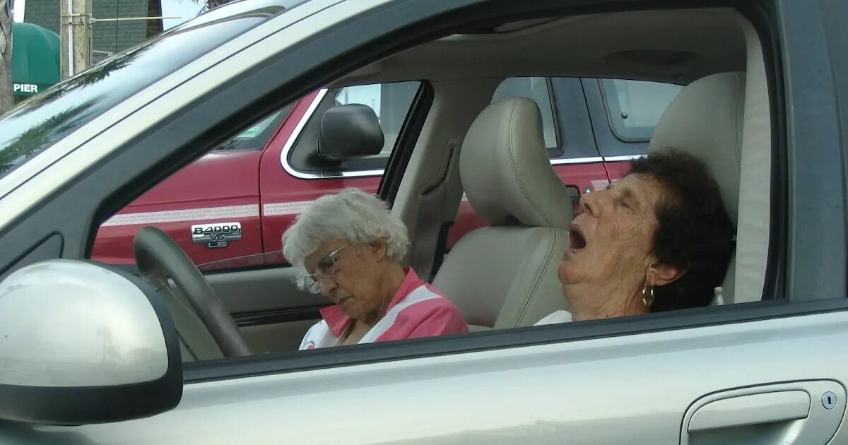 мужчина за рулем. флешка тесла. Couple driving. бабка в машине. He drives too.