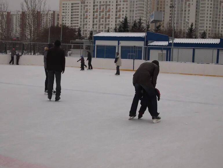 ледовый каток олимпийская деревня. московский каток. катки на юго западе москвы. каток в парке. каток на юго западе саранск.