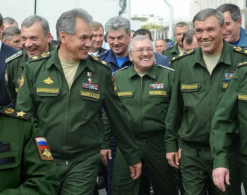 Ярошенко нцуо. Статс-секретарь – заместитель министра обороны рф николай панков. Курсанты академии вкс можайского. Кабинет сергея шойгу. Валерий герасимов и шойгу.