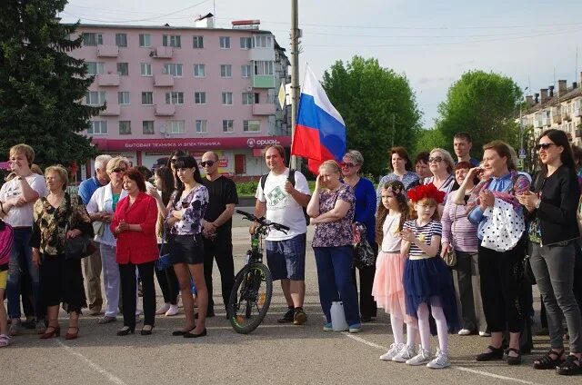 Новости кольчугино подслушано в контакте. День России в Кольчугино. Кольчугино люди. Школа 6 Кольчугино. Концерт ко Дню защиты детей Кольчугино.