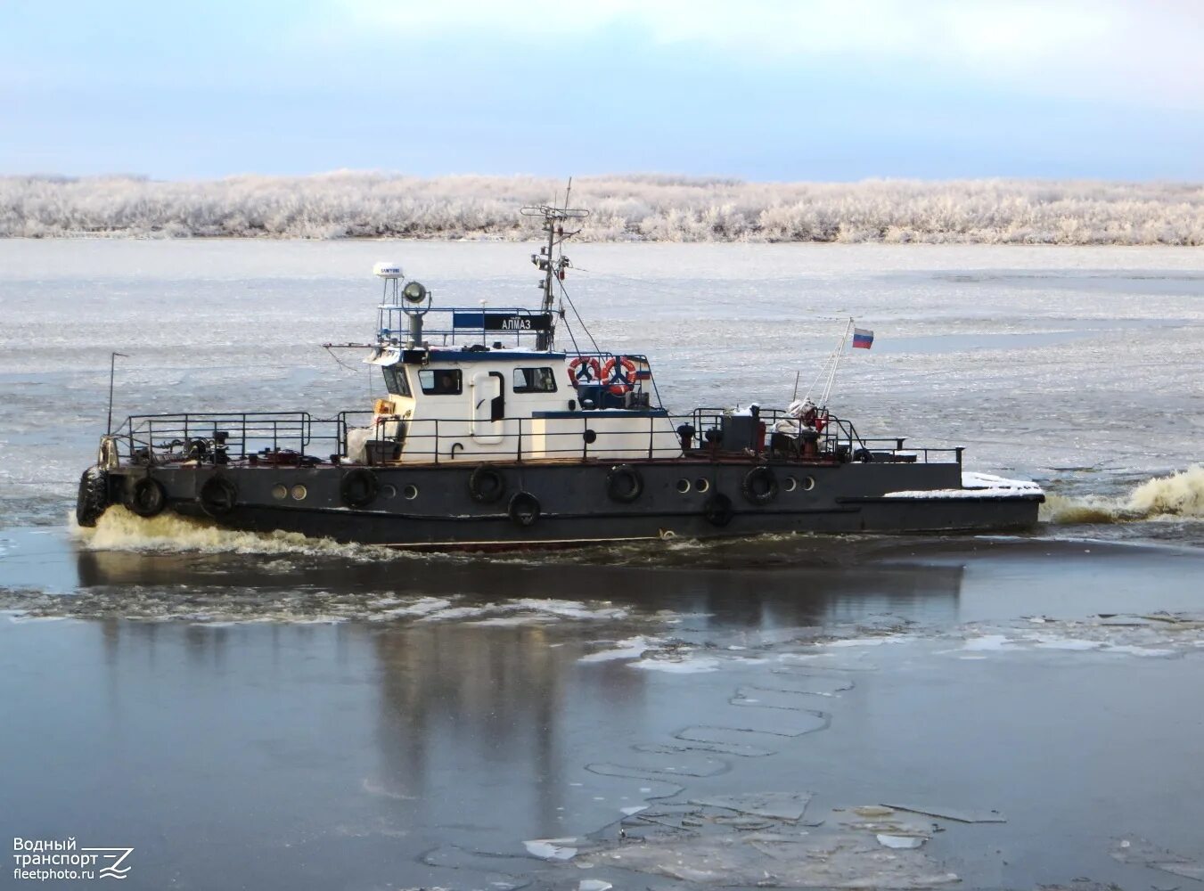 Б 56 т. На буксир проект лс-56 (. Буксирный теплоход типа БКЩ лс-56а мощностью 300 э.л.с. Теплоход лс-56. Буксир проект лс-56б.