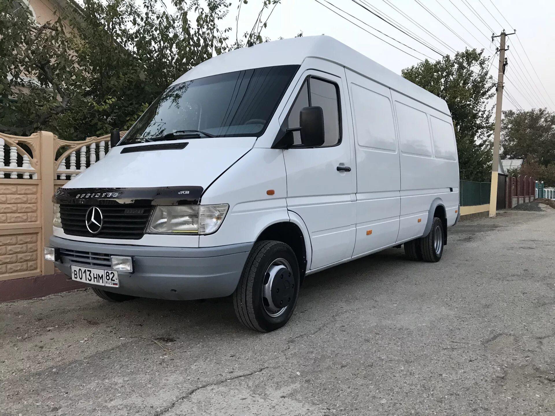 Спринтер 1999 года. Мерседес Спринтер 412. Mercedes Sprinter 412d. 1999 Mercedes-Benz Sprinter 412d. Мерседес Спринтер 1999 грузовой.