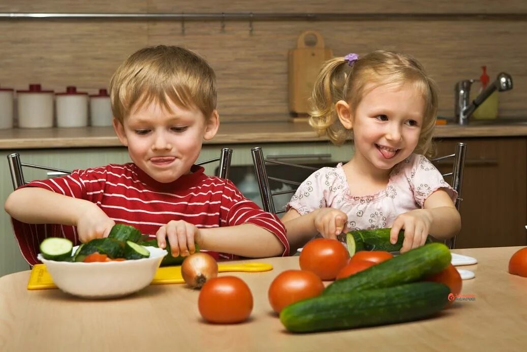 Самостоятельный ребенок. Самостоятельность ребенка. Овощи для детей. Готовим для детей. Дети учат фрукты