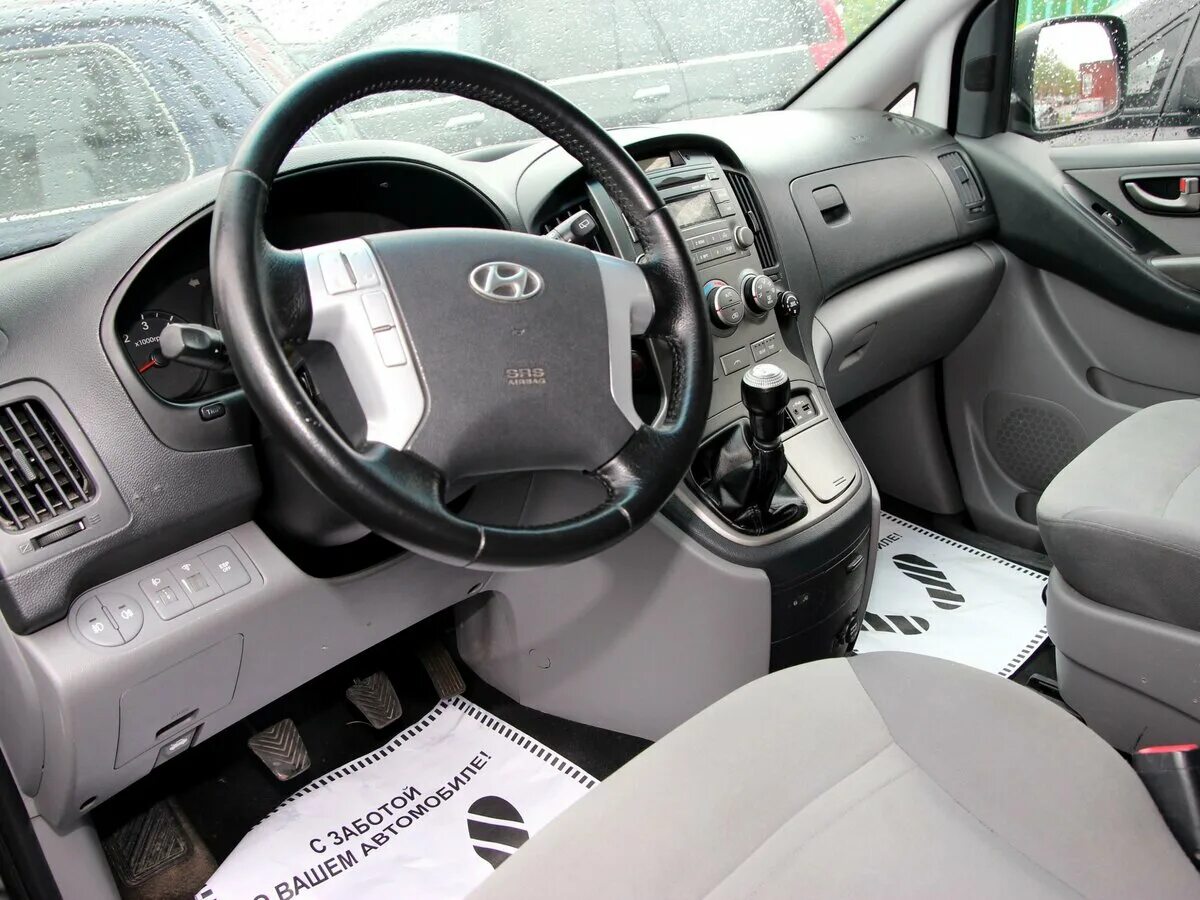Купить н 1 б у. Hyundai h1 2010. Hyundai Starex h1 2010. Hyundai h1 механика. Hyundai h1 2007 салон.