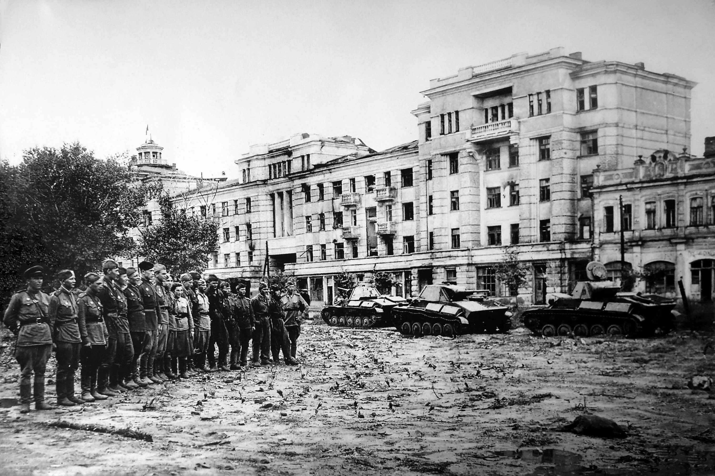 Разрушенный орел. Орел в годы Великой Отечественной город Орел 1943 год. Город Орел 1941-1943 годы освобождение. Освобождение города Орел август 1943. Освобождение города орла 5 августа 1943 года.