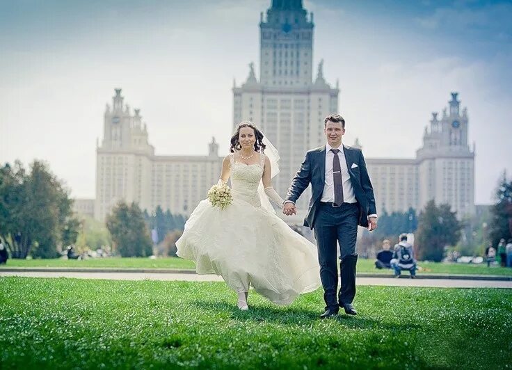 Москва где можно сделать. Свадебная фотосессия в Москве. Свадебная фотосессия в центре Москвы. Красивые места в Москве для фотосессий. Свадебные фотосессии в Москве летом.