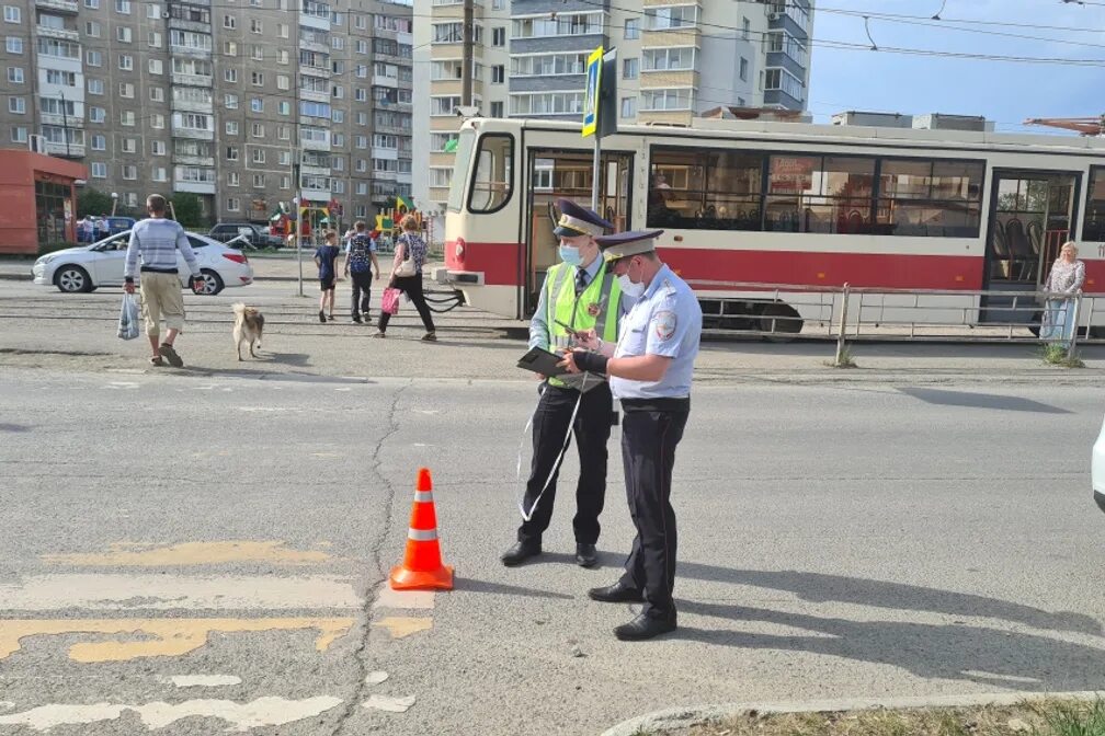 Автоавария в Нижнем Тагиле 29.06.2021 на улице Красногвардейская. Фото пешеходного перехода с детьми в Нижнем Тагиле. Женщина сбита 14.04 утром на перекрестке ул. Серебренниковская. Сбитые дети на дорогах