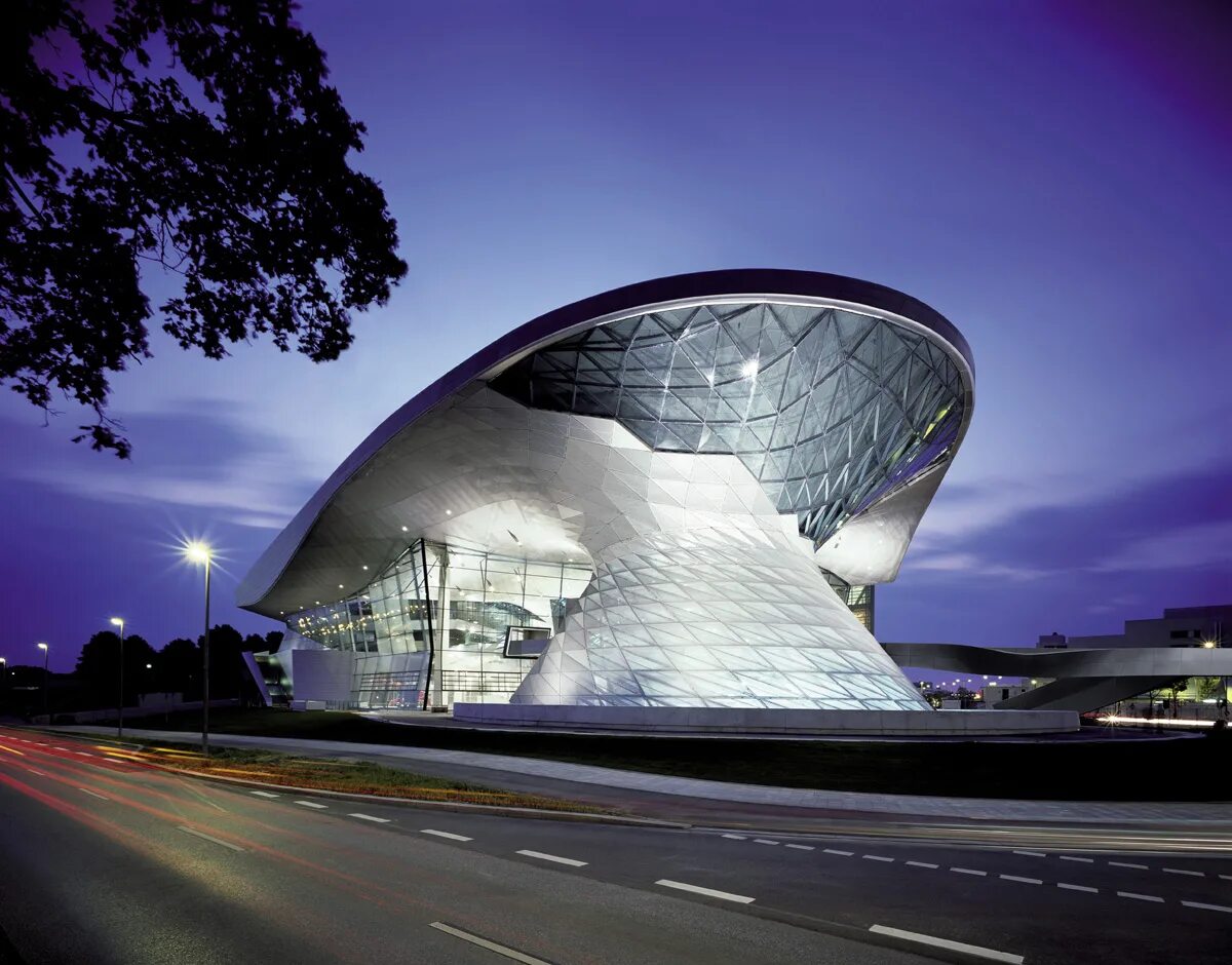 Как отразились современные. BMW Welt Мюнхен. Мюнхен архитектура. Вольф прикс Архитектор. Музей «BMW Welt» в Мюнхене.