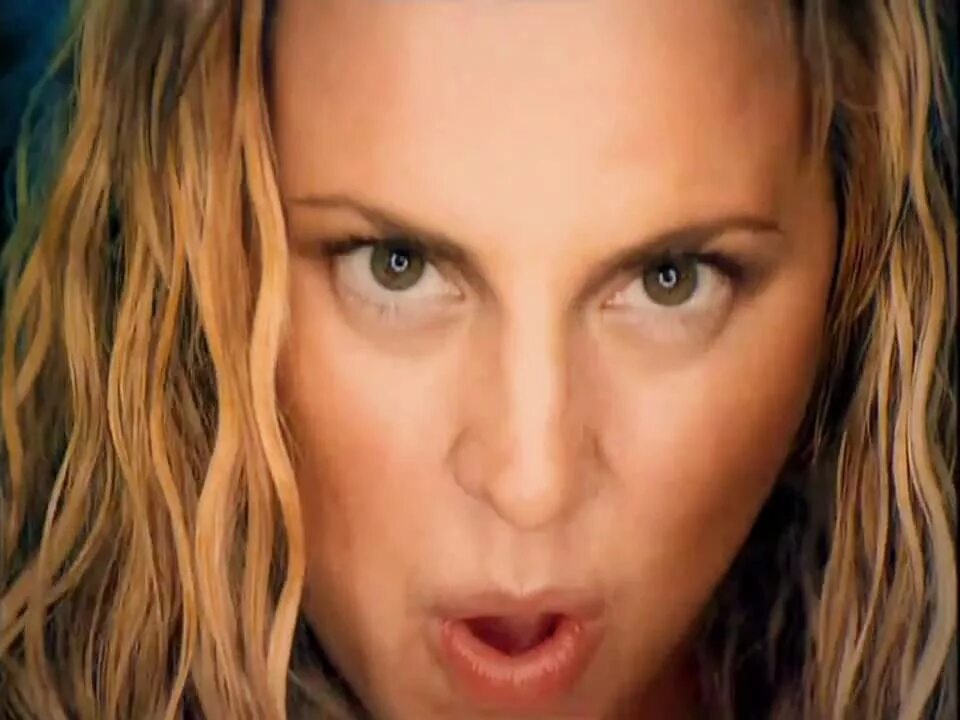 Песня turn to you melanie. Мелани си i turn. мелани си блондинка. melanie c 2000. i turn to you мелани чисхолм.