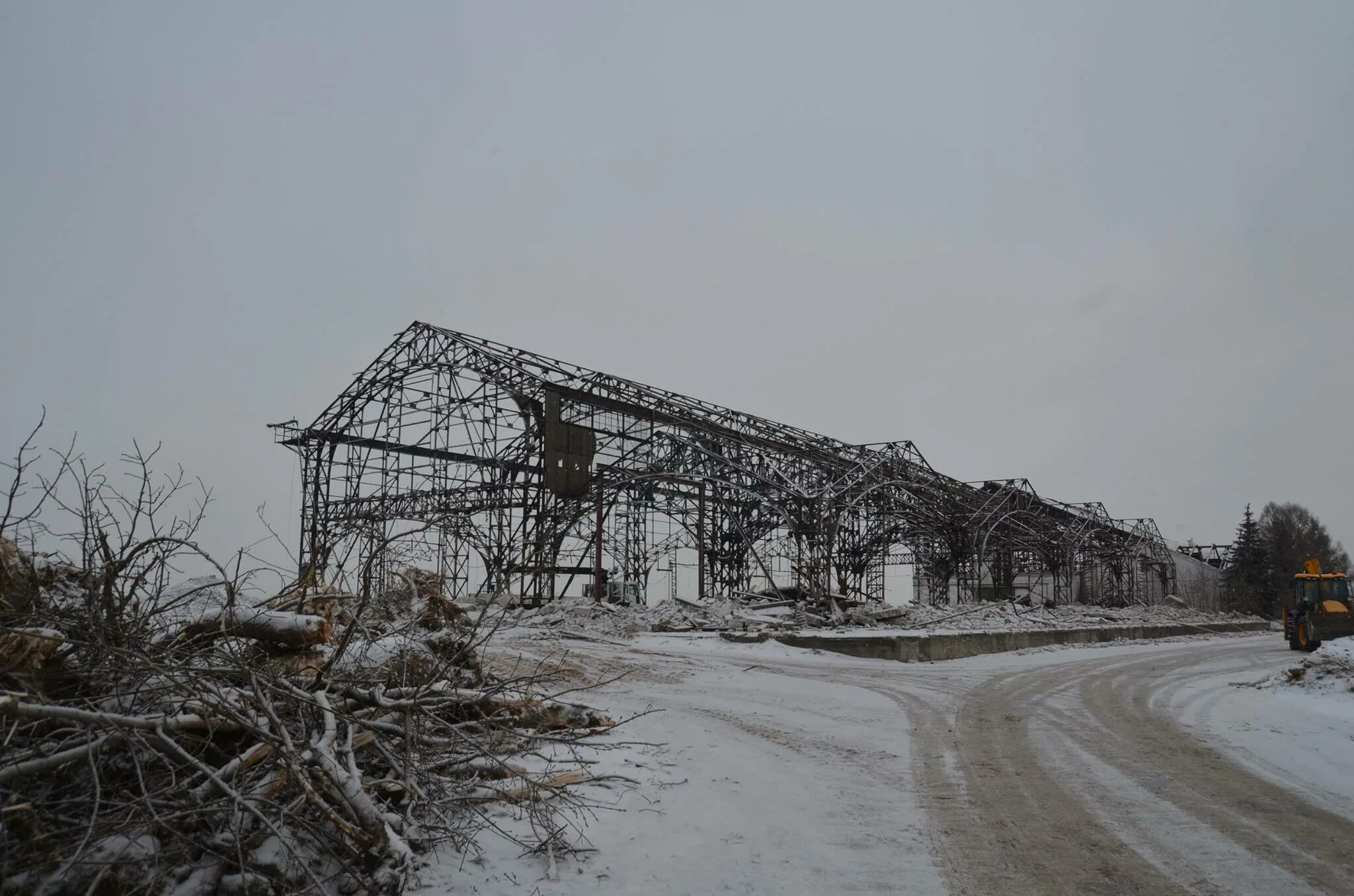 Разрушать нижний новгород. Пакгаузы Нижний Новгород. Нижегородская стрелка пакгаузы. Пакгаузы на стрелке. Выставка в пакгаузах Нижний Новгород.