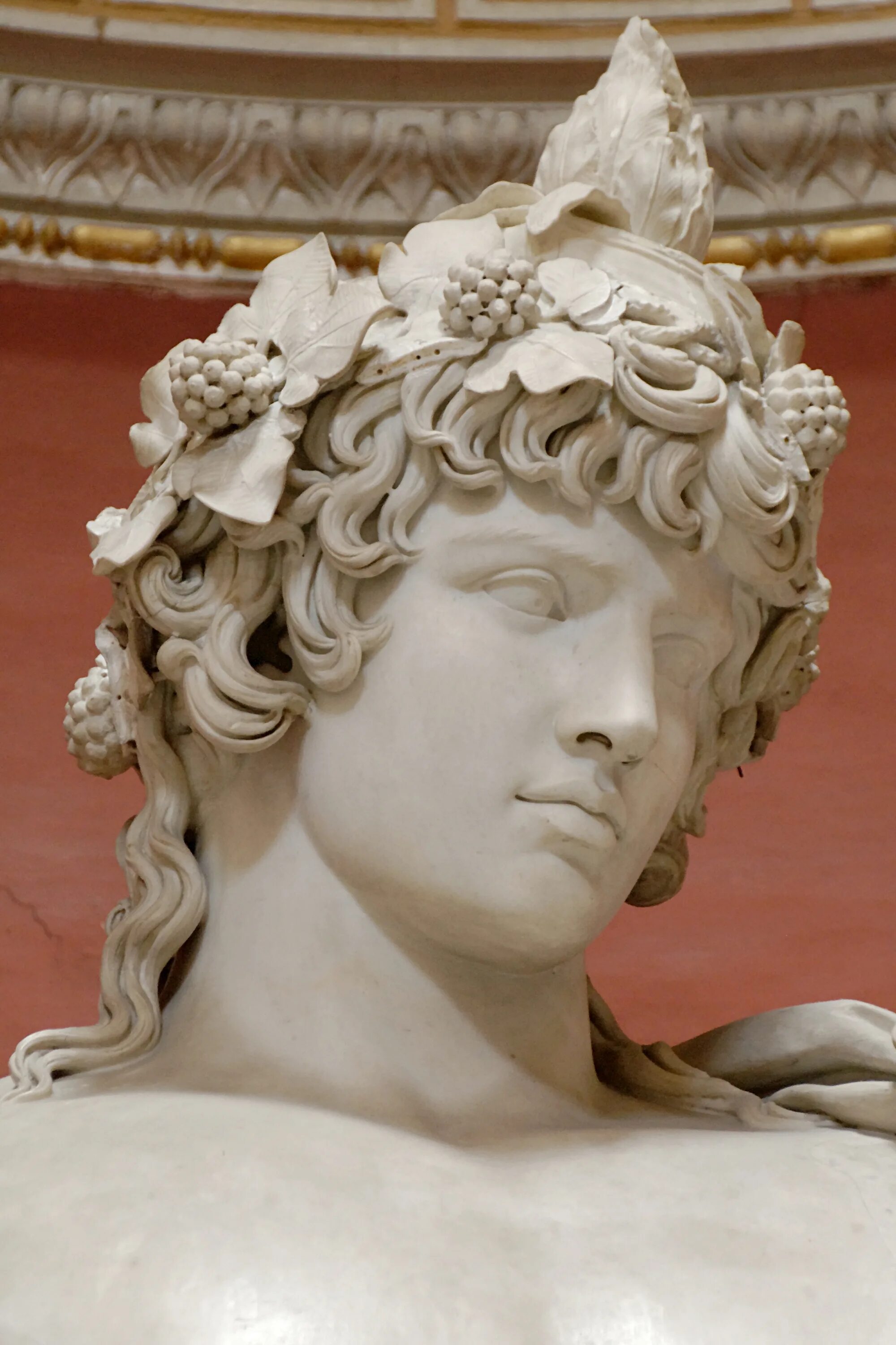 Голова на греческом. Антиной Дионис. Антиной Мондрагонский. Скульптура Дионис Антиной. Антиной Осирис.