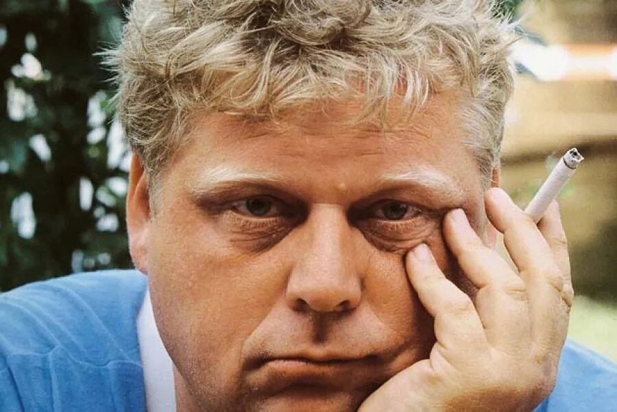 тео ван гог. тео ван гог фото. фильм тео ван гога покорность. автопортрет известного испанского художника. тео ван де риит гонщик.