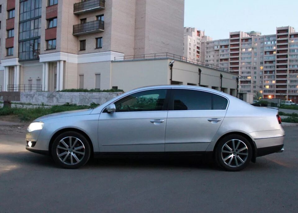 Passat b6 серебристый. Пассат б6 серебристый седан. Серебристый Passat b6 на r18. Фольксваген паспт б6 серебристый. Фольксваген пассат б6 2008