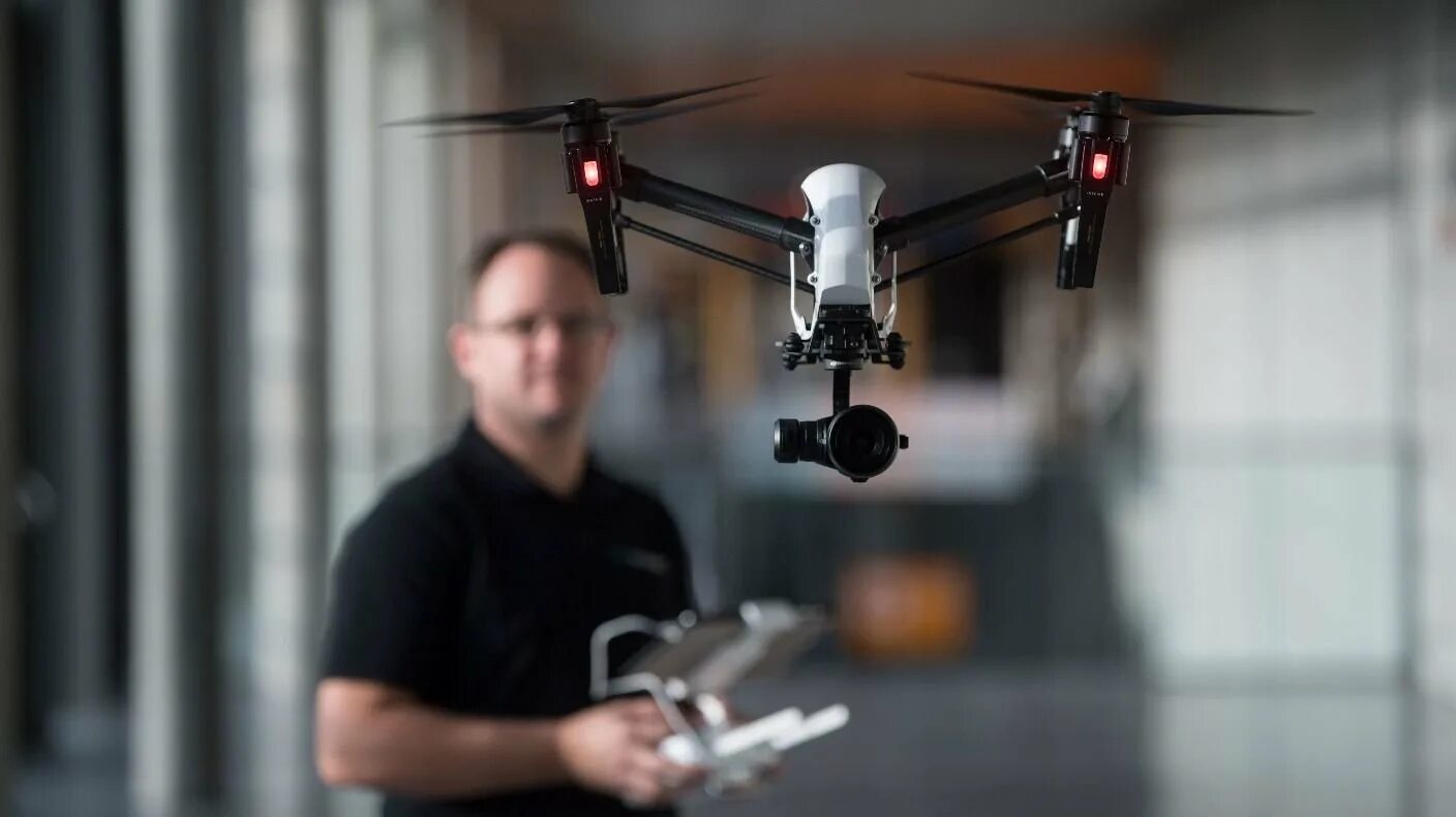 Курсы управления дронов. Дронов dji. оператор дрона. drone g5 max. британские беспилотники.