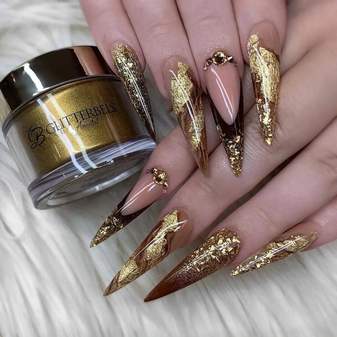 Золотые ногти. Длинные золотые ногти. Золотой маникюр на длинные ногти. Красивый маникюр с золотом.