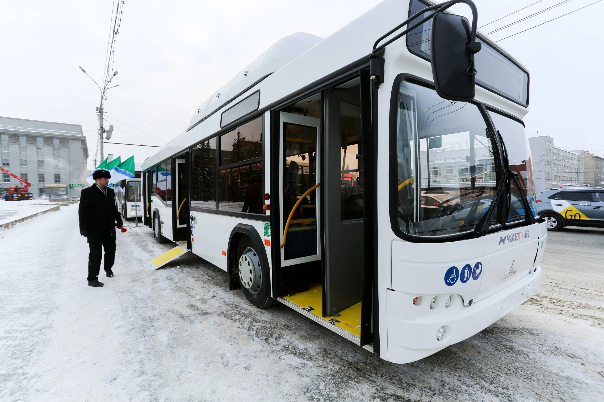 Транспорт новосибирск автобус. Автобус МАЗ 103585. Новые автобусы Новосибирск. Троллейбус Новосибирск НЕФАЗ. Автобус КАМАЗ Новосибирск.