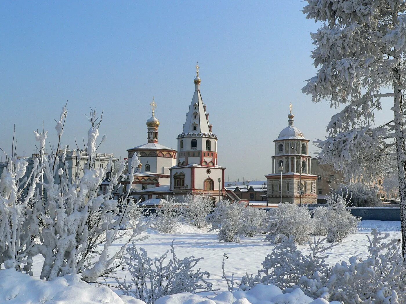 Богоявление 2022 крещенские морозы. Крест мороз. Церковь зимой. Крещенские купания. Крещение морозы.