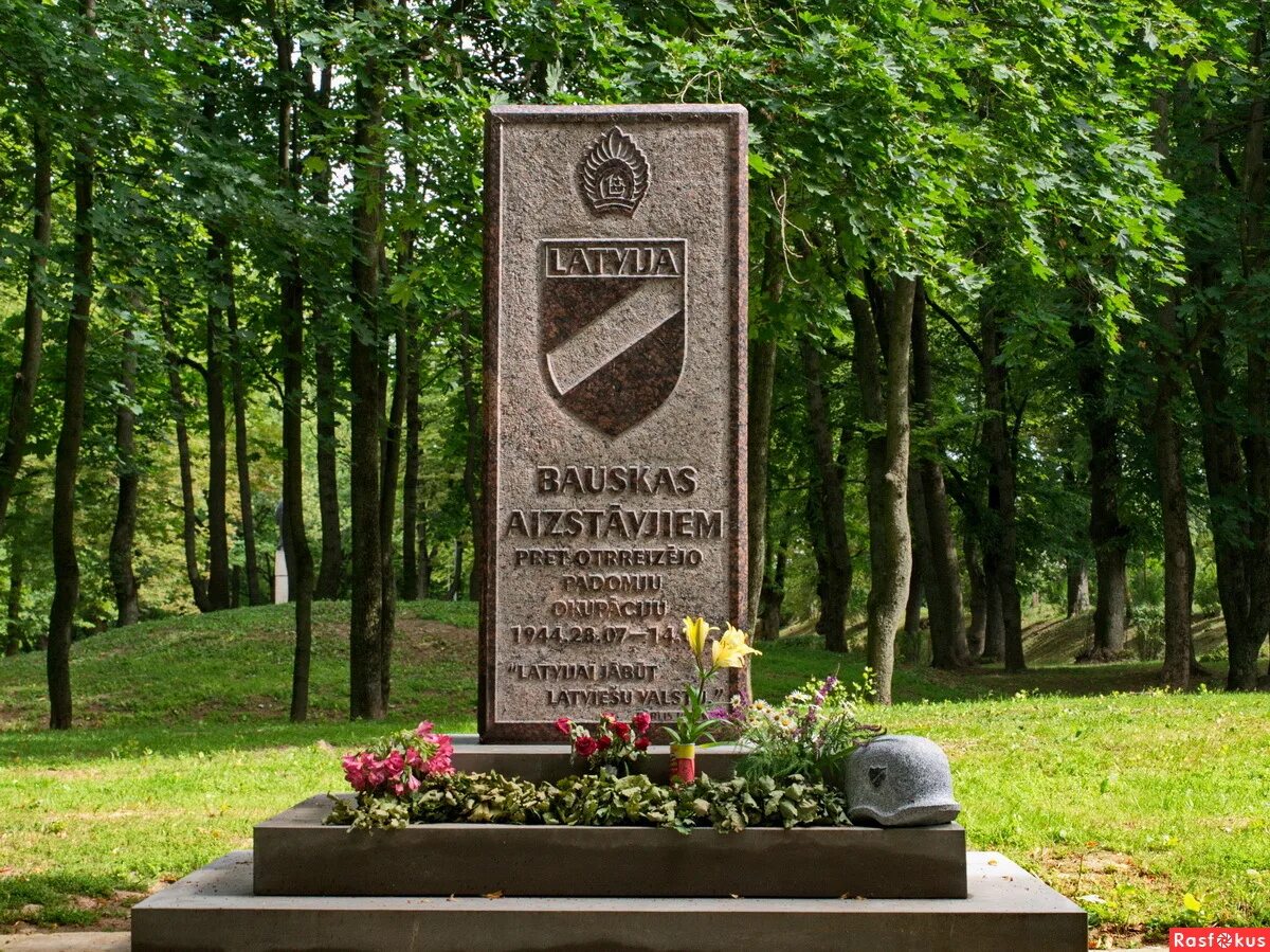 Памятник сс в канаде. Памятник эсэсовцам в Латвии. Памятник СС В Риге. Памятник легионерам СС В Латвии. Памятник Ваффен СС В Латвии.