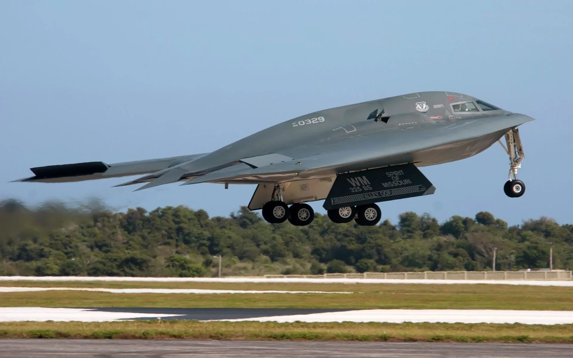 Бомбардировщик b 2. B-2 spirit: стелс-бомбардировщик. b-2 spirit stealth bomber. самолёт невидимка стелс в-2. стелс бомбардировщик б2.