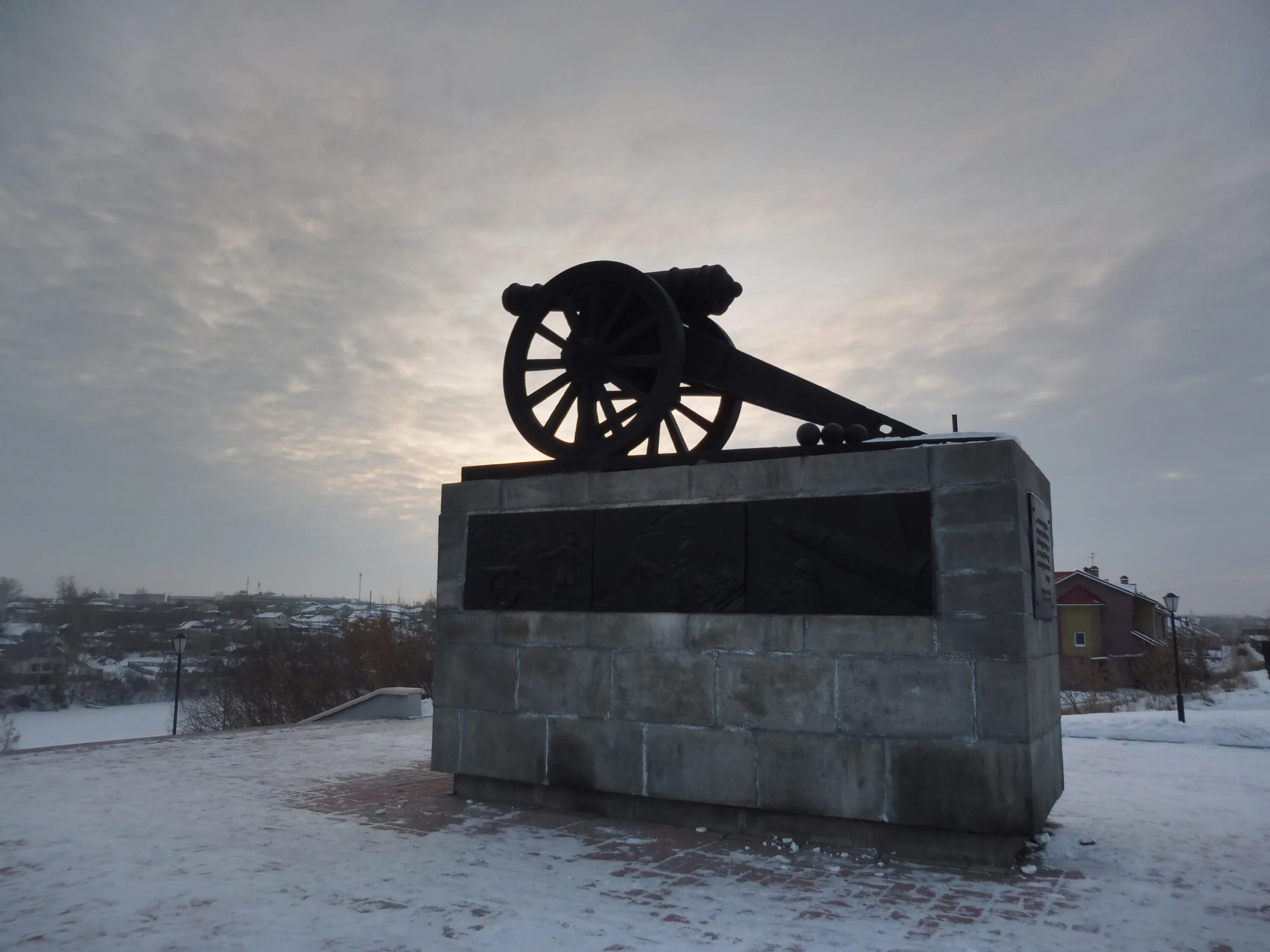 Памятник пушке каменск-уральский. Дк металлург каменск-уральский. Памятник пушке каменск-уральский. Каменск-уральский поселок ленинский. Техника в каменске уральском.